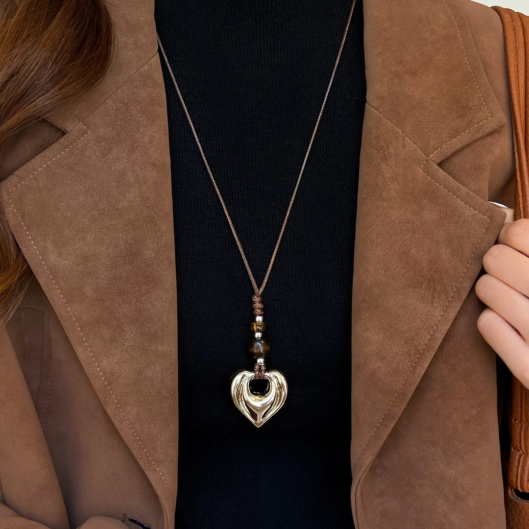 非金属皮质项链 爱心编绳抽拉项链时尚小众设计高级感秋冬毛衣链