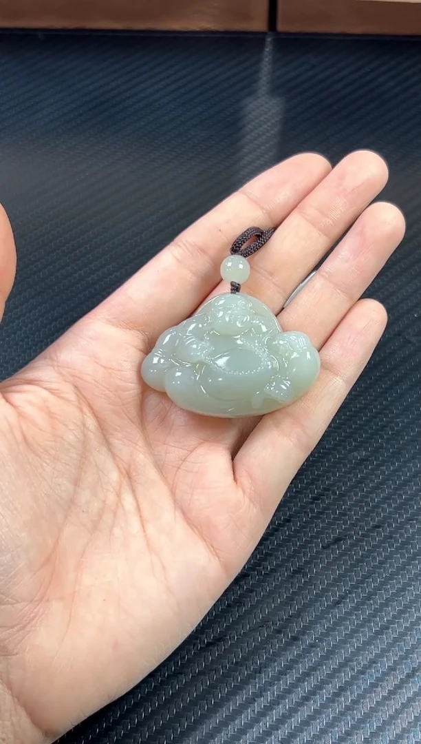 吊坠(赠链)未镶嵌和田玉且末微色差近矿