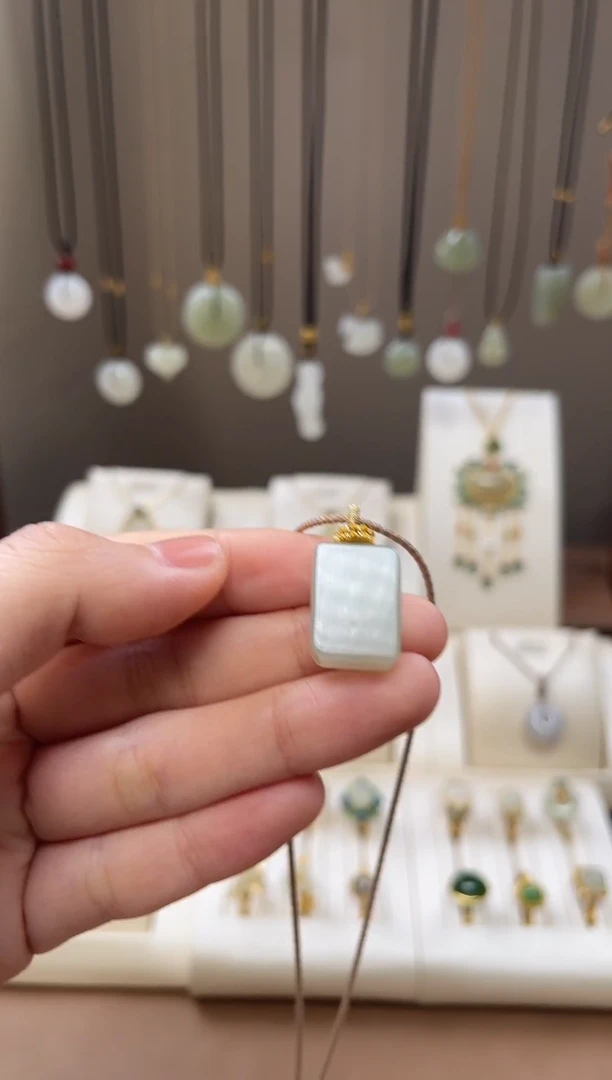 颈饰未镶嵌和田玉和田玉吊坠