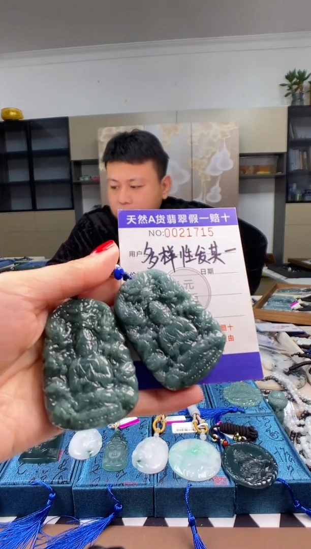 颈饰未镶嵌翡翠 多样性发其一