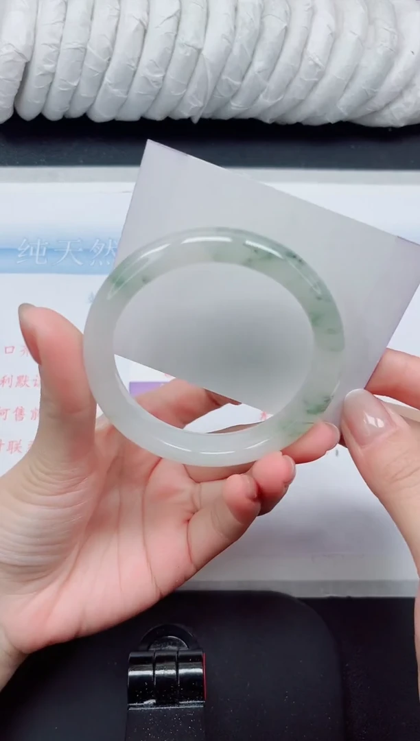 【闪购商品】石英质玉手镯未镶嵌58#56.3小矿点