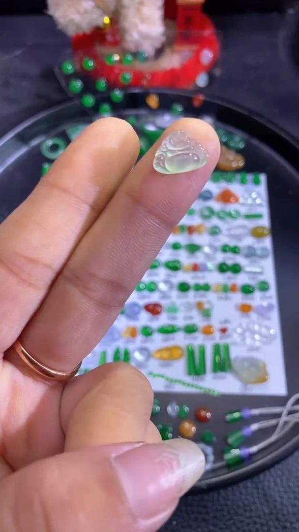 未镶嵌挂件翡翠佛