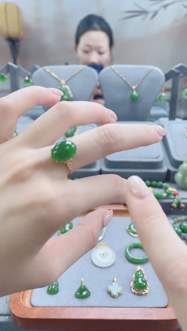 18K金镶嵌戒指和田玉18K金镶嵌 戒指 和田玉