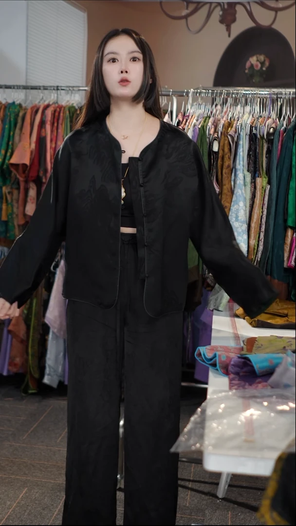 黑色皮子开衫撞色绿