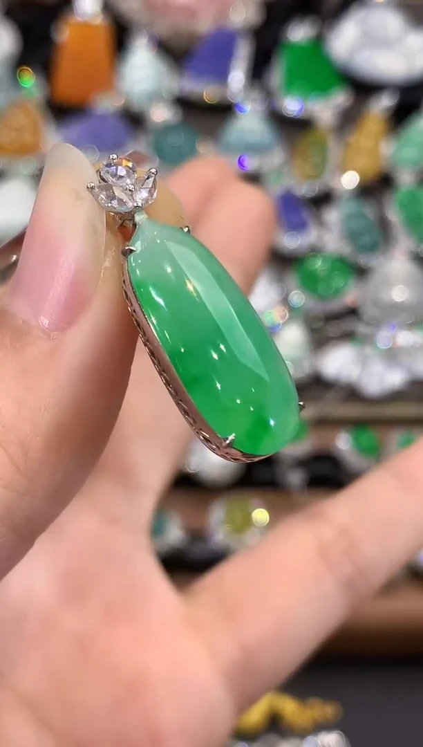 吊坠(不含链)18K金镶嵌翡翠C93