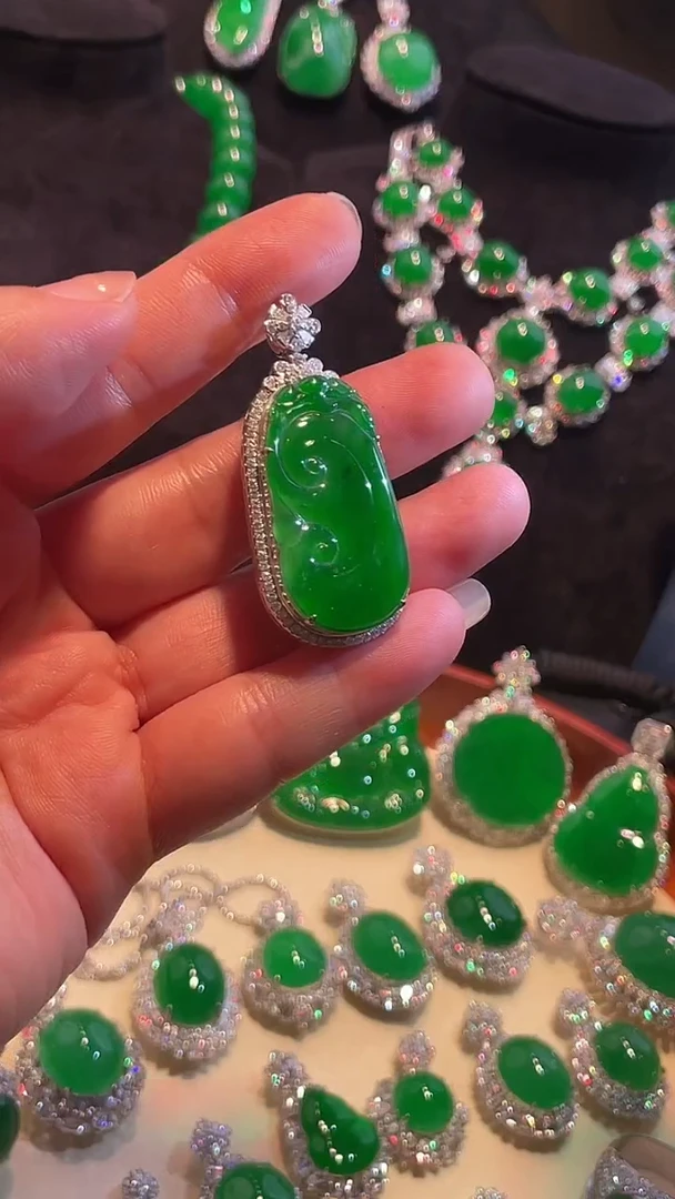 吊坠(不含链)18K金镶嵌翡翠吊坠