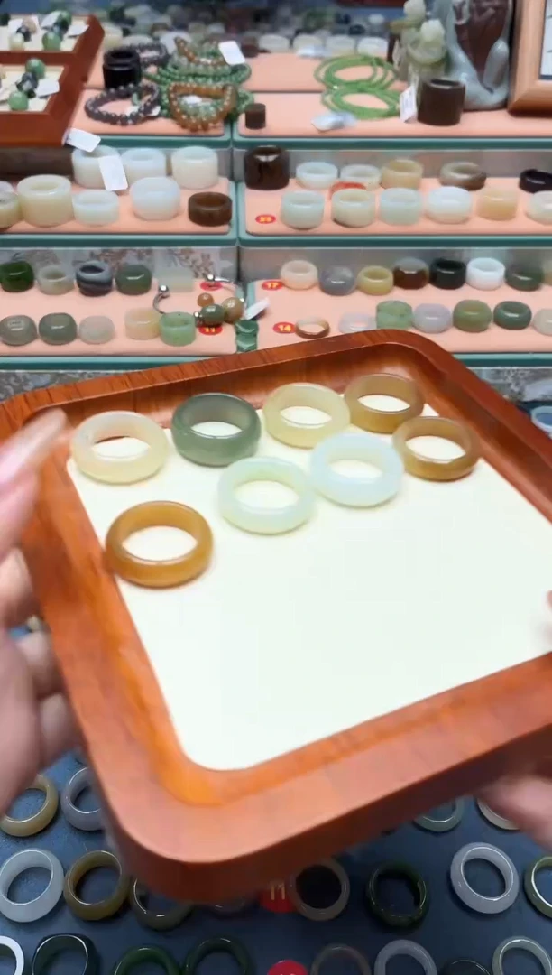 未镶嵌戒圈和田玉1