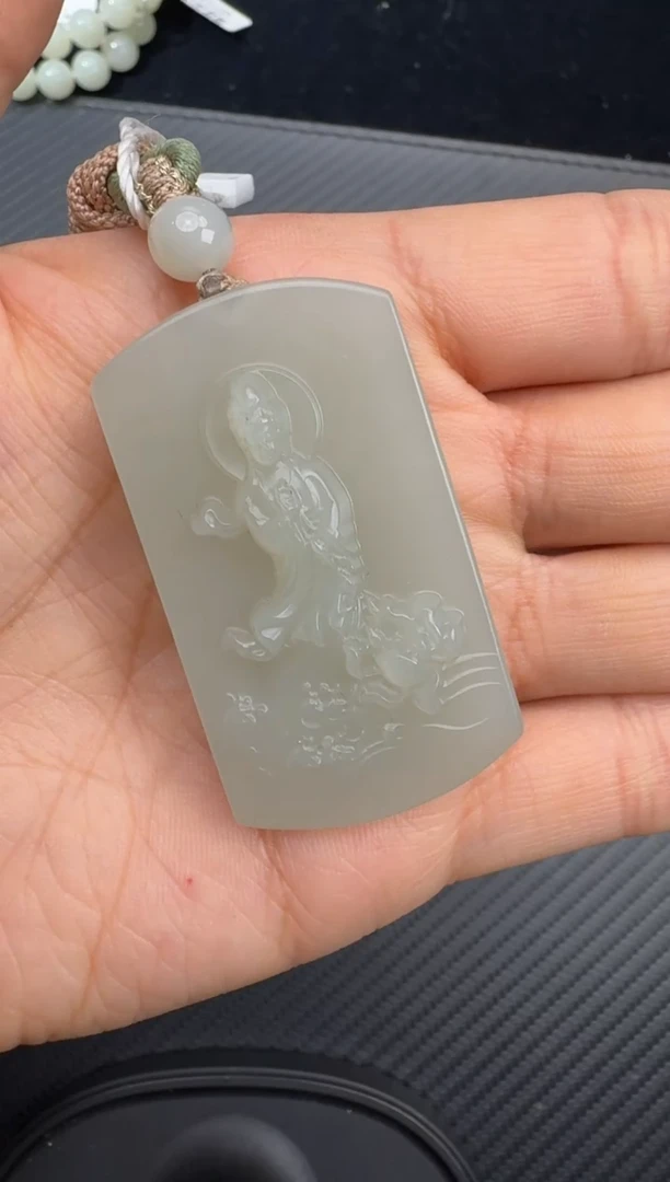 吊坠(不含链)未镶嵌和田玉且末近矿微色差观音吊坠