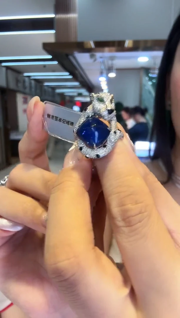 吊坠（不含链）蓝宝石18K金镶嵌豹子