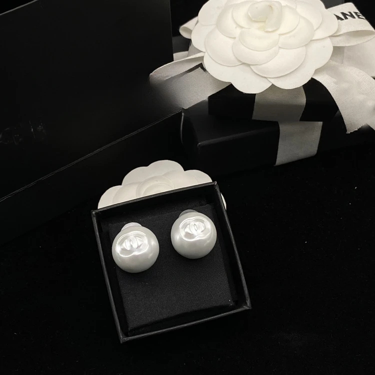 合金亚克力耳饰 香奶奶经典气质珍珠耳钉法式欧美简约时髦圆耳环