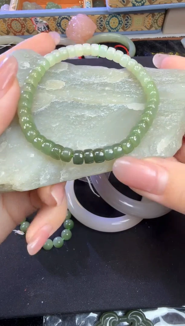 和田玉未镶嵌颈饰直切手串