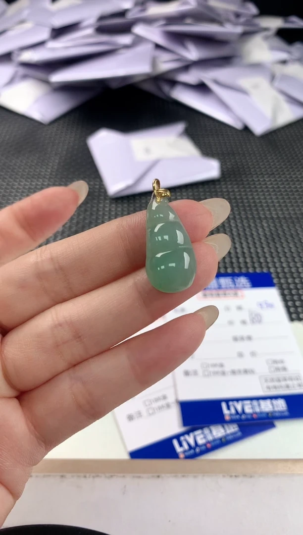 颈饰18K金镶嵌翡翠米*61