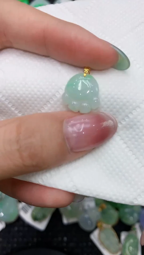 翡翠18K金镶嵌颈饰111111111111