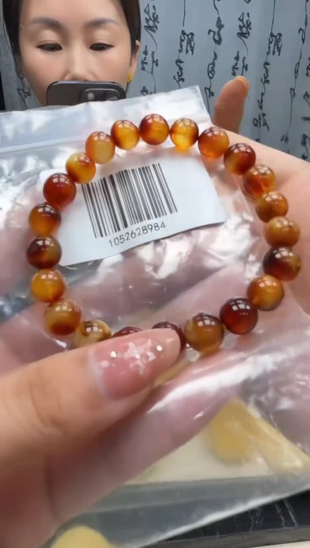 未镶嵌琥珀裸石如图