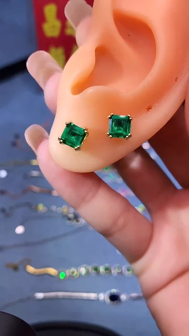 【闪购商品】透辉石耳钉银S925镶嵌1111