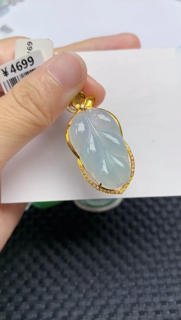 翡翠18K金镶嵌颈饰天然A货翡翠