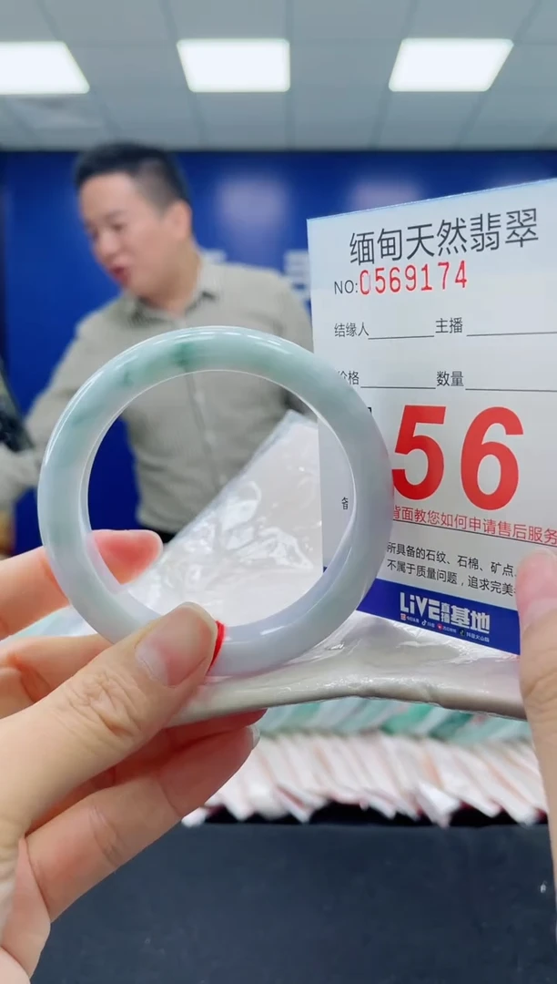 未镶嵌手镯翡翠天然翡翠手镯