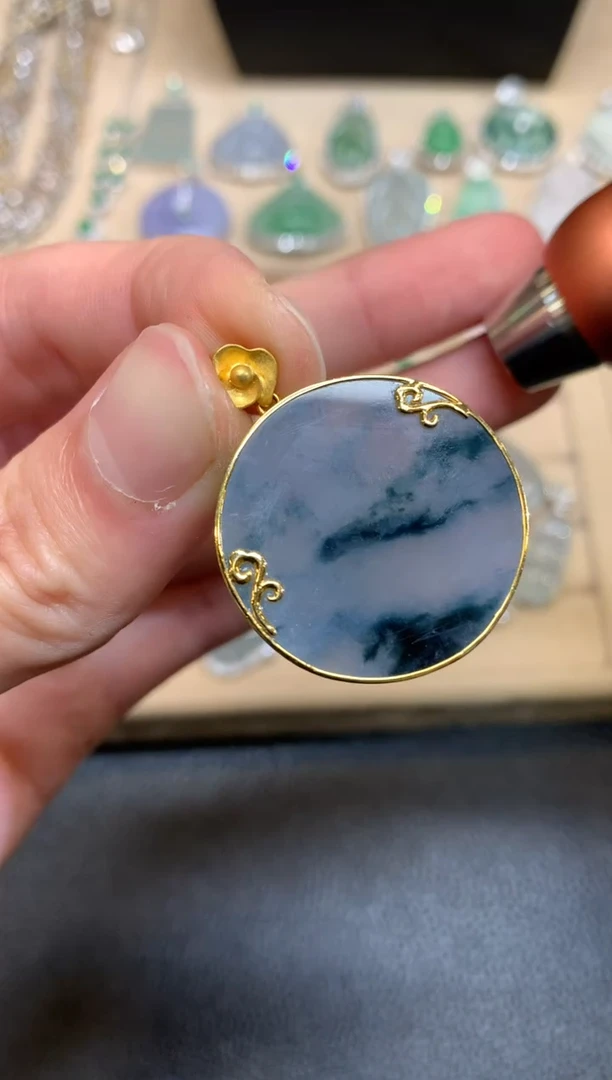 【闪购商品】翡翠颈饰18K金镶嵌无事牌【无服务费】