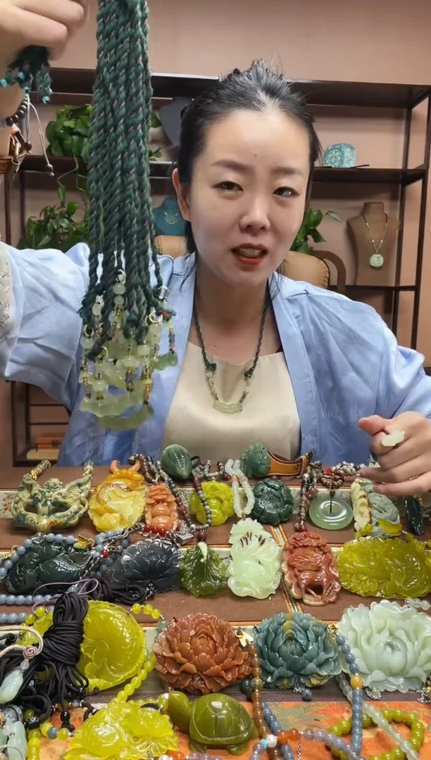 未镶嵌岫玉吊坠多样性发货发其中之一