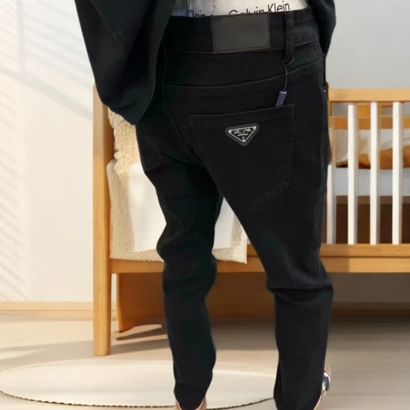 春季新款三角标徽章牛仔裤男士潮牌韩版百搭直筒休闲修身黑色长裤