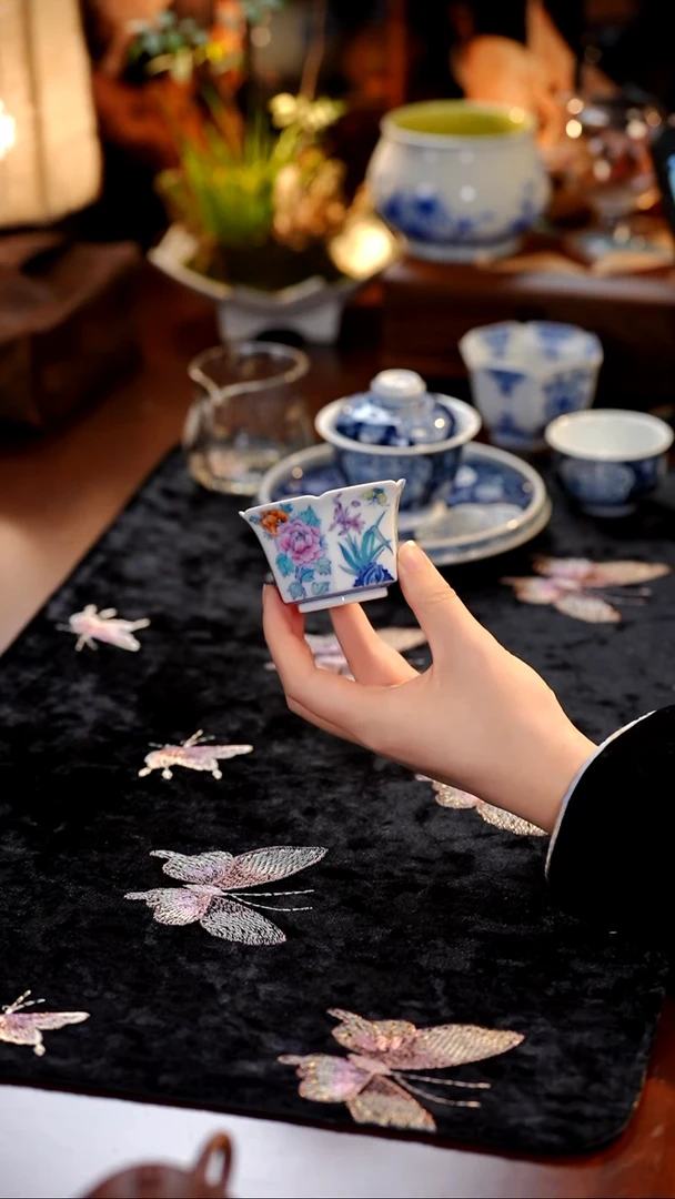 六方斗彩主人杯··