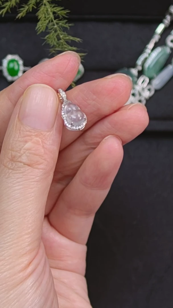 颈饰18K金镶嵌翡翠天然缅甸翡翠吊坠