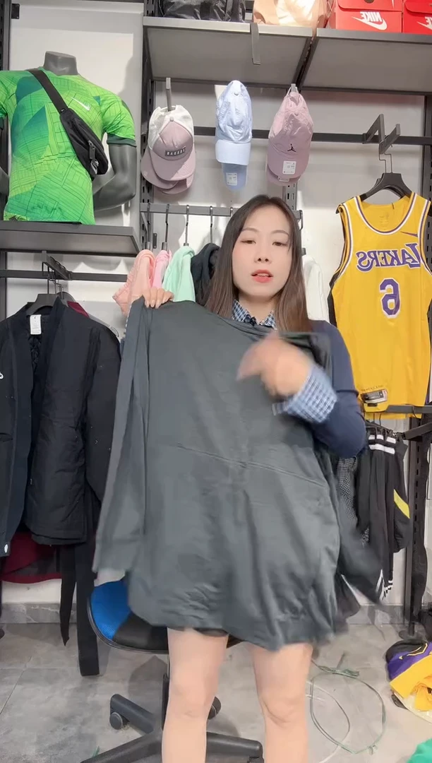 1047    编码 瑕疵款直播间过款为准 尺码XXL185