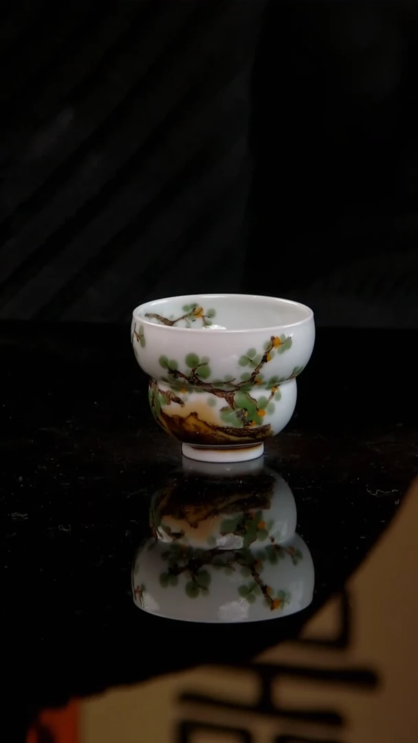 李华手绘釉中五彩绿梅葫芦杯