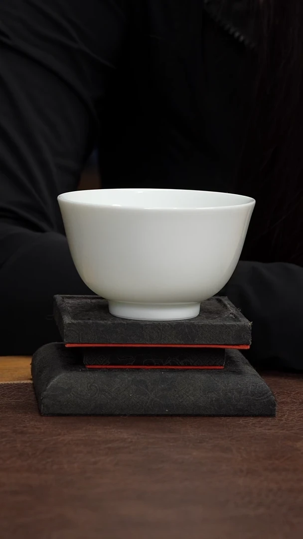 景德镇白胎圆容杯