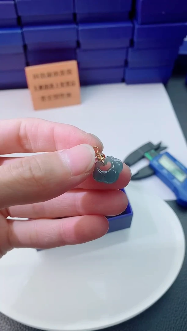 翡翠未镶嵌颈饰1111111111