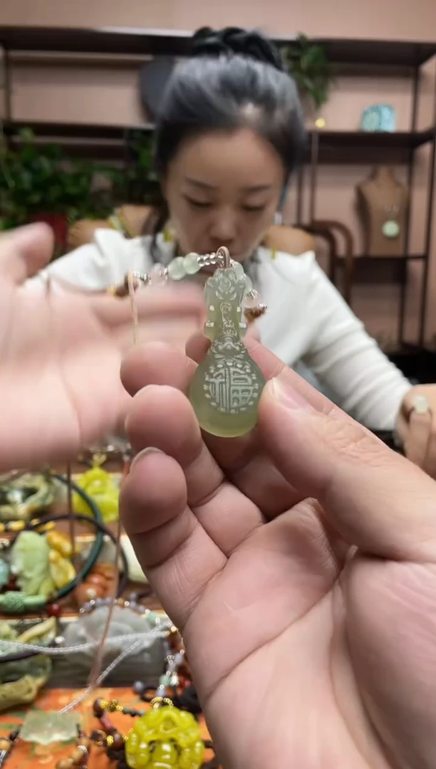 未镶嵌岫玉颈饰·