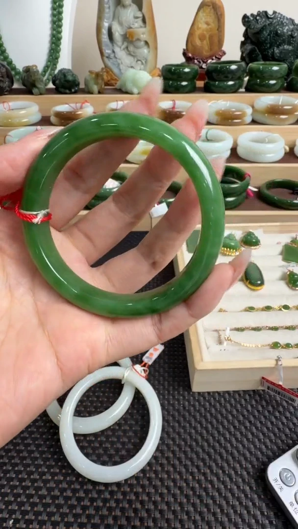 颈饰未镶嵌和田玉手镯60