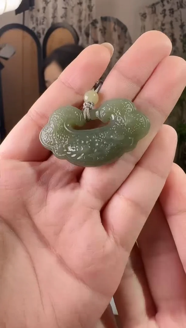 颈饰未镶嵌和田玉雕花锁