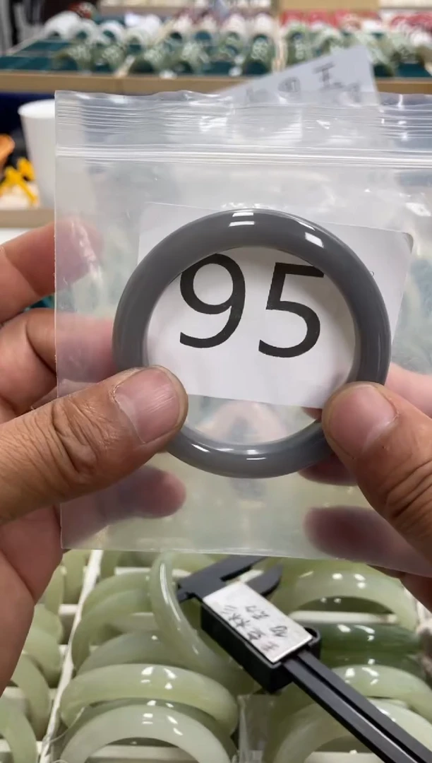 未镶嵌手镯和田玉和田玉手镯 56圈口 95号