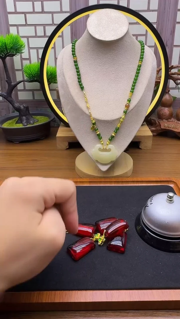 血珀吊坠(赠链)14K金镶嵌D20