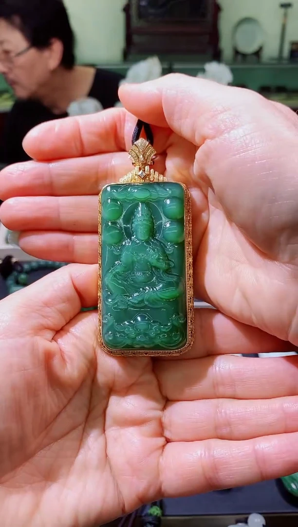 和田玉（碧玉）18K金镶嵌吊坠(不含链)中*红和田玉碧玉观音挂件