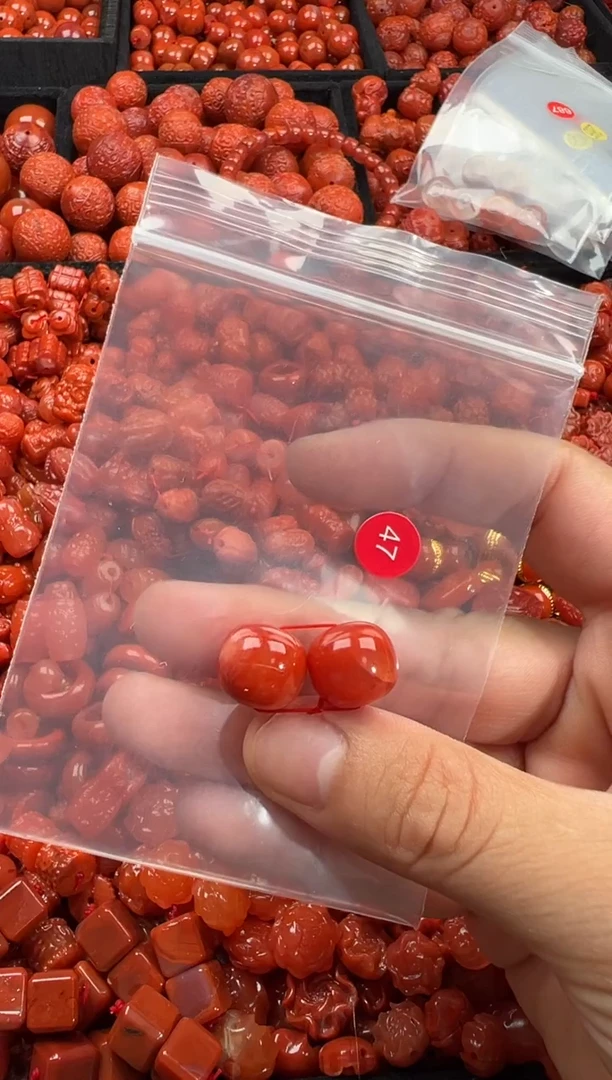 南红玛瑙未镶嵌颈饰1