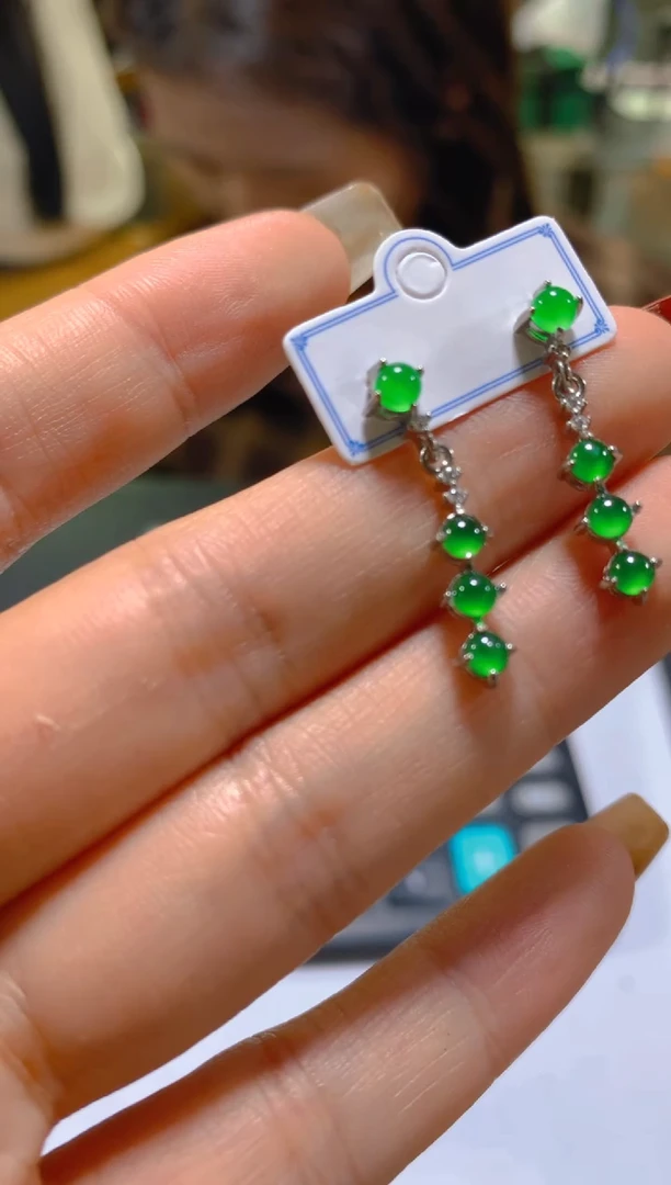 未镶嵌翡翠耳饰多样性发一