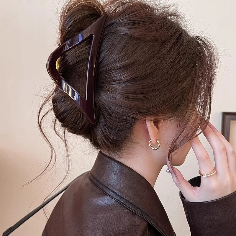 三角抓夹大号百搭鲨鱼夹女高级感后脑勺发夹2025新款发抓发饰