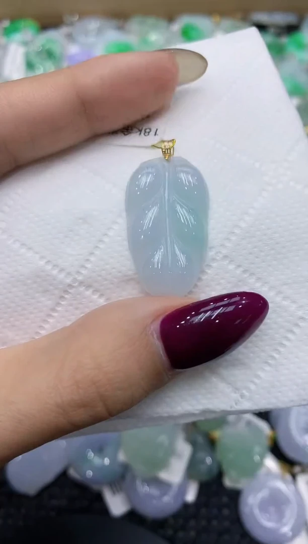 翡翠18K金镶嵌颈饰111111111111