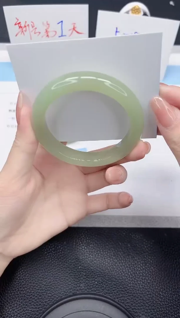 未镶嵌手镯石英质玉64-56.4