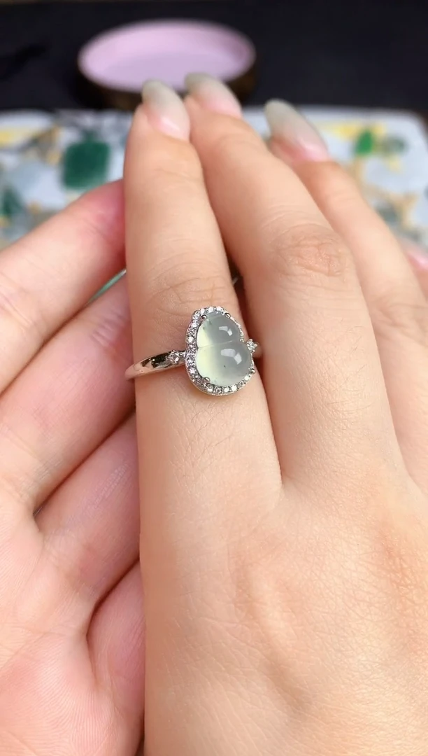 颈饰银S925镶嵌翡翠2025110502