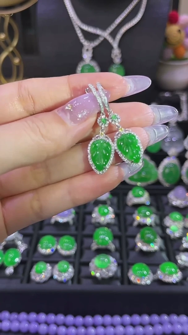 18K金镶嵌翡翠耳饰耳坠