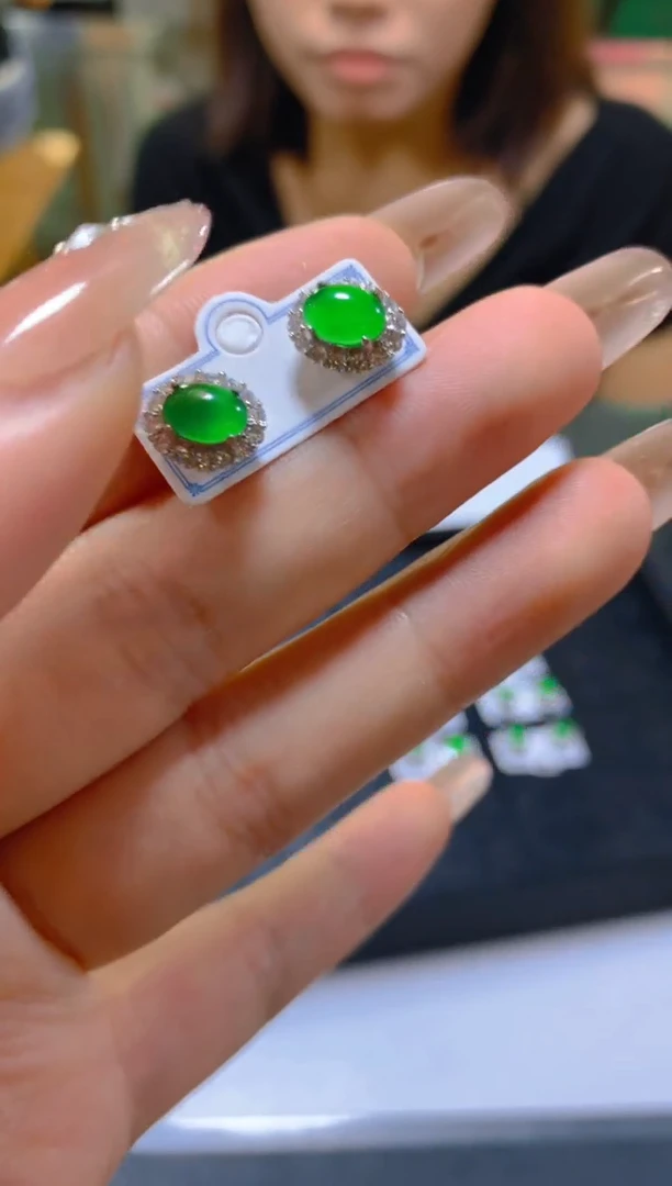 未镶嵌翡翠耳饰多样性发一