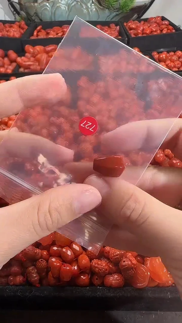 颈饰未镶嵌南红玛瑙1