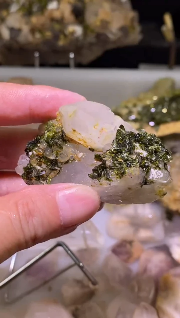 未镶嵌珠宝半成品水晶64号70g四川美姑超七花园水晶