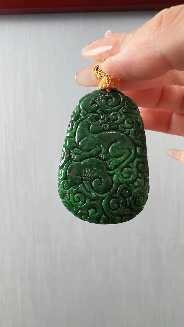 翡翠未镶嵌颈饰无事牌