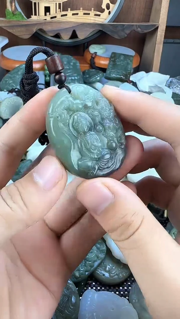 颈饰未镶嵌和田玉1