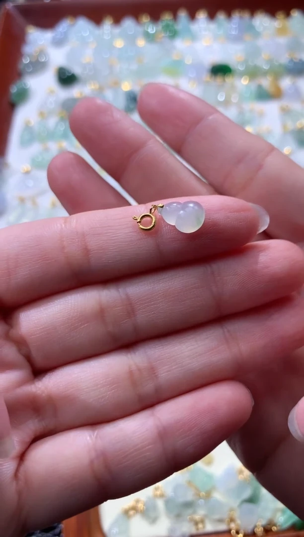 颈饰18K金镶嵌翡翠翡翠