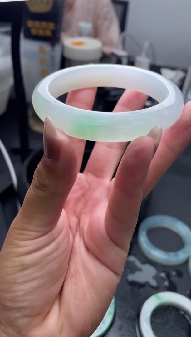 未镶嵌翡翠手镯定制翡翠M**B翡翠手镯
